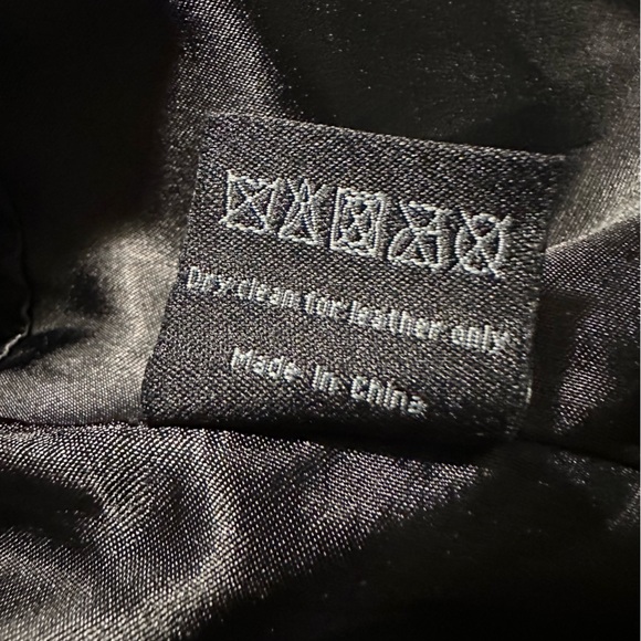 Scatola Leather jacket size L but runs more like a Medium black leather jacket - Picture 14 of 15